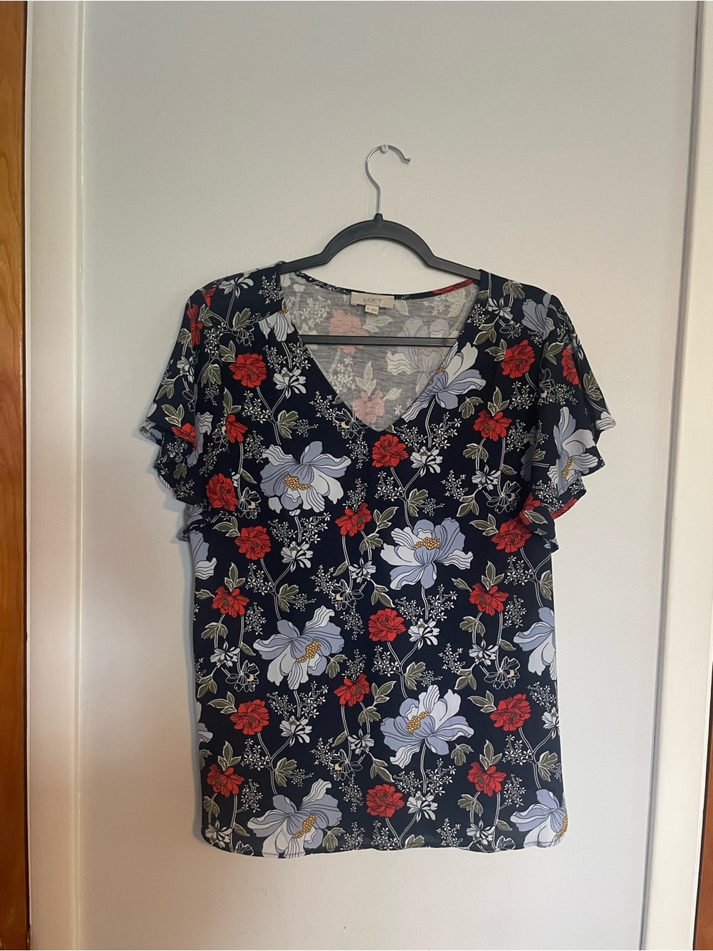LOFT women’s  Navy Floral V-Neck Blouse with Red & Light Blue Flowers M